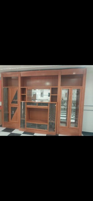 Mueble de salón madera y cristal