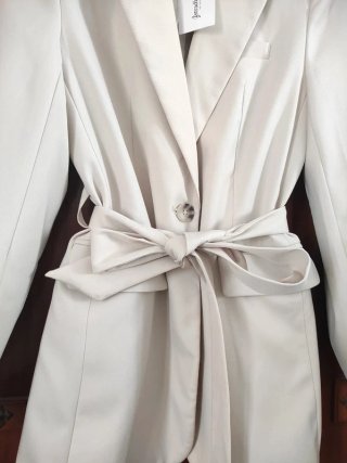 blazer americana cinturón stradivarius elegante