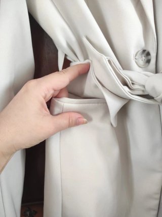 blazer americana cinturón stradivarius elegante