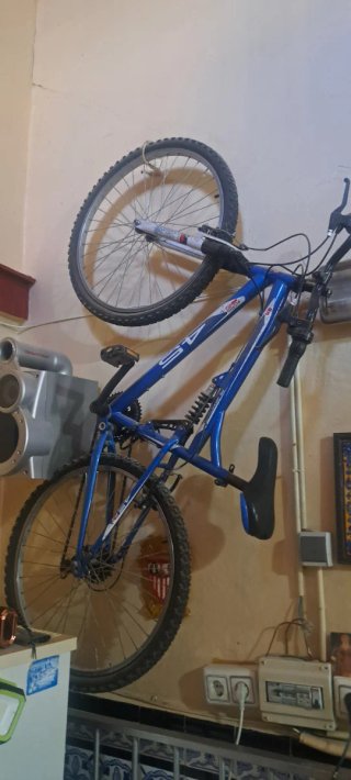 Bicicleta de montaña azul