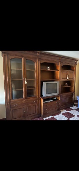 Mueble de salón madera y cristal