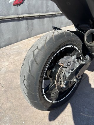 Kawasaki Z800 - Limitada en papeles A2