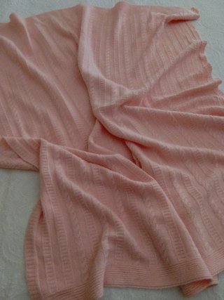 Sábana cuna Zara Home y mantón rosa