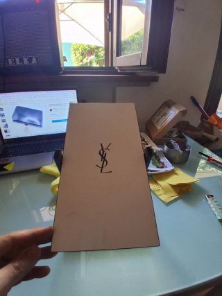 Specchio da tavolo YSL nero con base in metallo