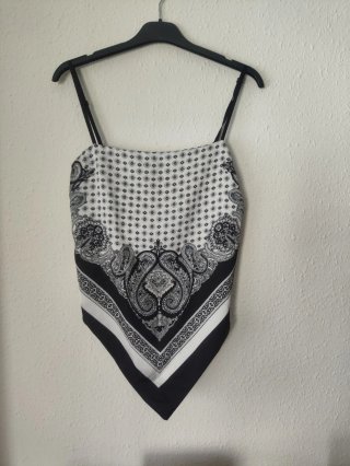 Top bandana estampado blanco y negro