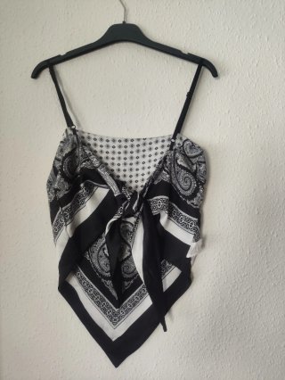 Top bandana estampado blanco y negro