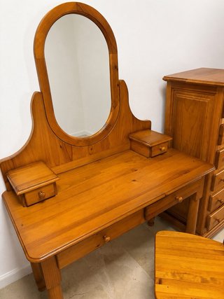 URGE- Conjunto de muebles habitación.