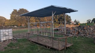Comedero para vacas con tejado