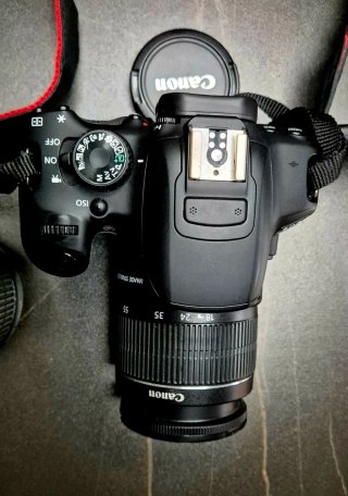 Canon EOS 650D + 2 Objetivos + Bolsa Lowepro