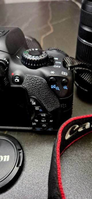 Canon EOS 650D + 2 Objetivos + Bolsa Lowepro