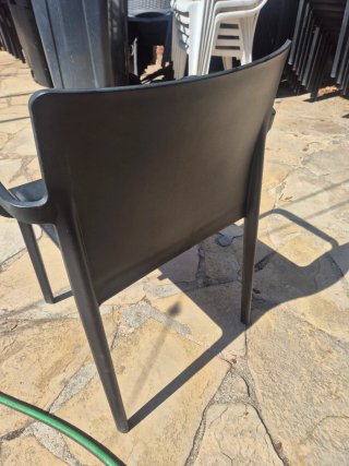 35 Sillas Volt Pedrali Negras
