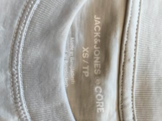 Camiseta Jack&Jones con estampado de cerezas