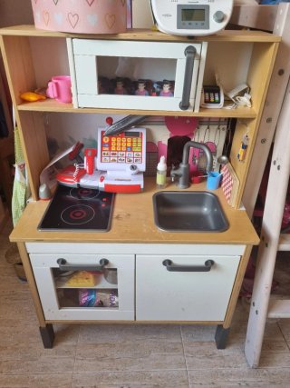 Cocinita de madera para niños
