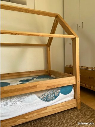 Cama infantil de madera