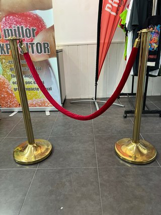 Poste separador terciopelo dorado
