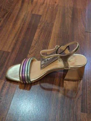 Sandalias Etika tacón dorado verde morado