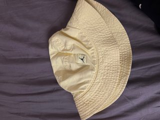 Gorra bucket Jordan amarilla
