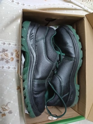 Zapatos de seguridad BeeWork negros y verdes