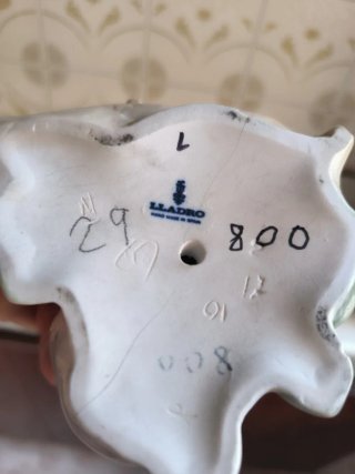 Conejo comiendo Lladro