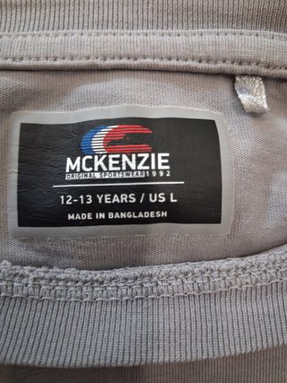 Camiseta McKenzie gris logo pequeño talla L niño