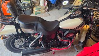 Harley Davidson Fat Bob Beige