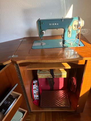 Máquina de coser Sigma 1965 a pedal