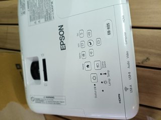 Epson EB-X05 Proyector 3300 Lúmenes 3LCD XGA