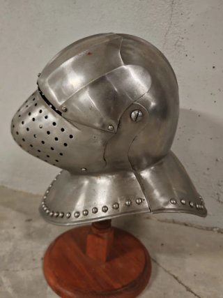 Casco Medieval
