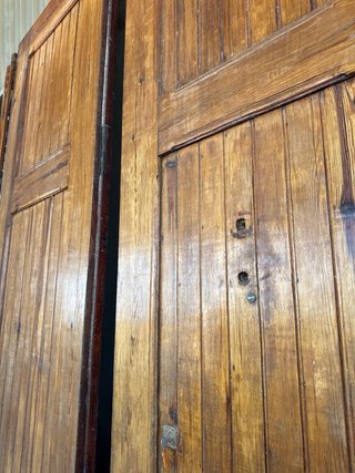 Portones de madera antiguos de entrada