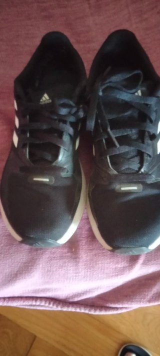 Zapatillas Adidas Negras y Blancas
