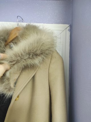 Abrigo Zara Beige con Cuello Pelo