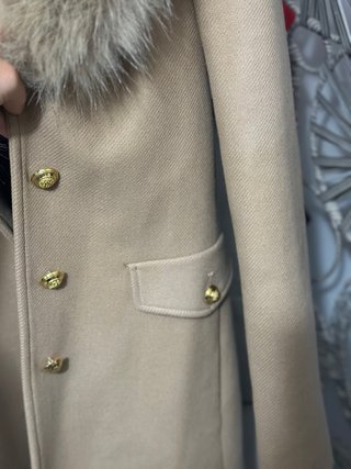 Abrigo Zara Beige con Cuello Pelo