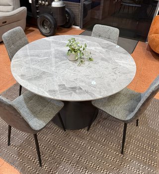 Mesa redonda acabado mármol de 120cm + 4 sillas