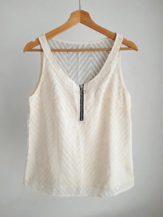 Camiseta tirantes beige con cremallera
