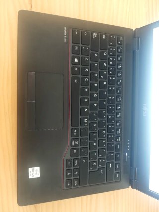 Portátil Fujitsu LIFEBOOK U7410 i5 10ª Gen