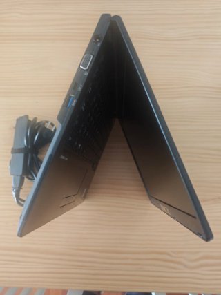 Portátil Fujitsu LIFEBOOK U7410 i5 10ª Gen