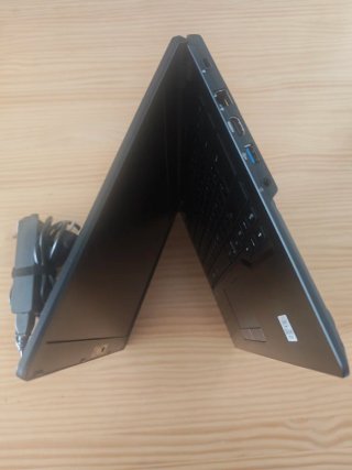 Portátil Fujitsu LIFEBOOK U7410 i5 10ª Gen