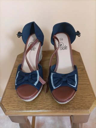 Sandalias cuña azul y marrón talla 39