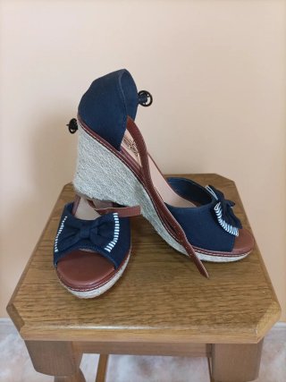 Sandalias cuña azul y marrón talla 39
