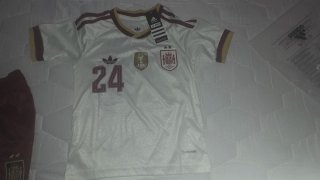 CAMISETA ESPAÑA 2 ESTRELLAS CUCURELLA DE NIÑO TAL