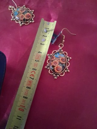 Pendientes largos dorados con girasoles