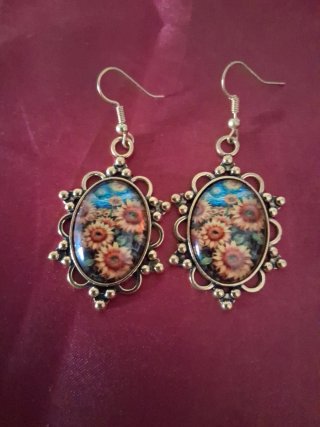 Pendientes largos dorados con girasoles