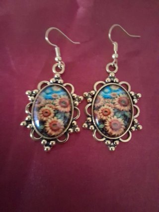 Pendientes largos dorados con girasoles