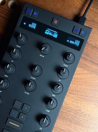 Controlador DJ Traktor X1 MK3