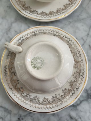 Tazas y platillos de porcelana Pickman, Cartuja.