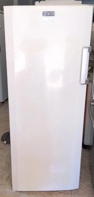 Congelador Vertical Beko 7 Cajones