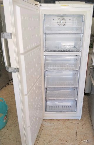 Congelador Vertical Beko 7 Cajones