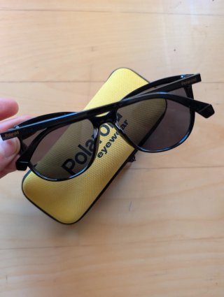 Gafas de Sol Polaroid Negras + Funda Amarilla dura