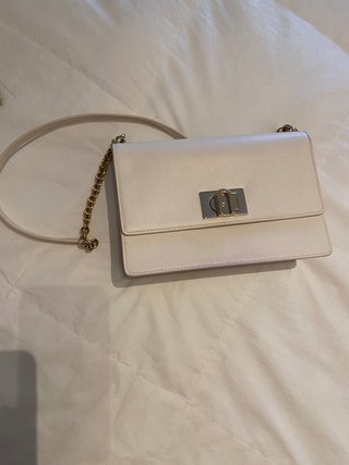Bolso clutch blanco marca Furla de piel