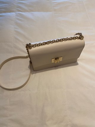 Bolso clutch blanco marca Furla de piel